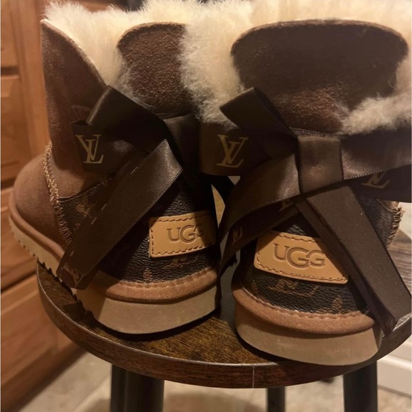 Ugg - Picture 8 of 8